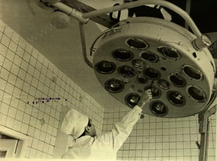 Хирургический стационарный регулируемый светильник